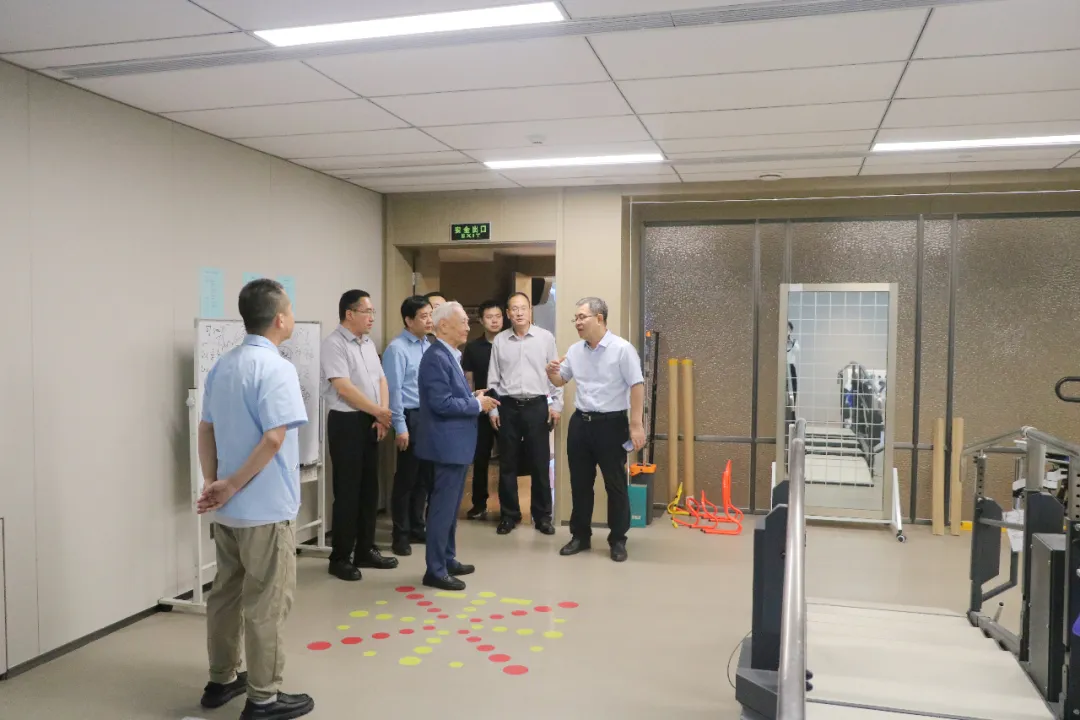 美国国家工程院院士、美国艺术与科学院院士陈世卿莅临河北利鑫集团参观指导